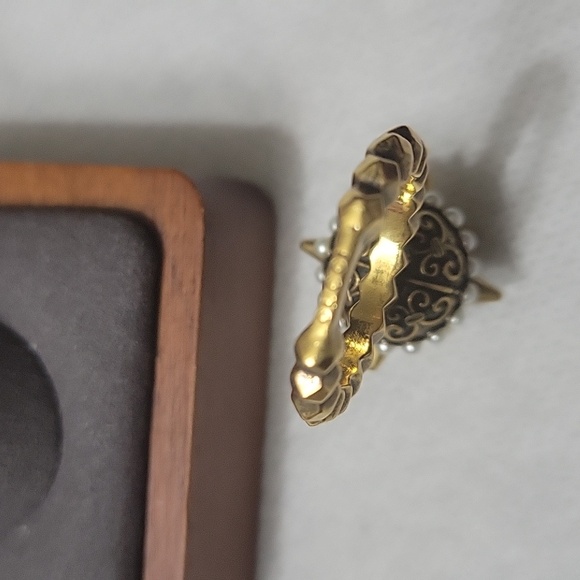 GUCCI SPIKE STUDDED SPIKED INTERLOCKING GG LOGO RING - Picture 7 of 11